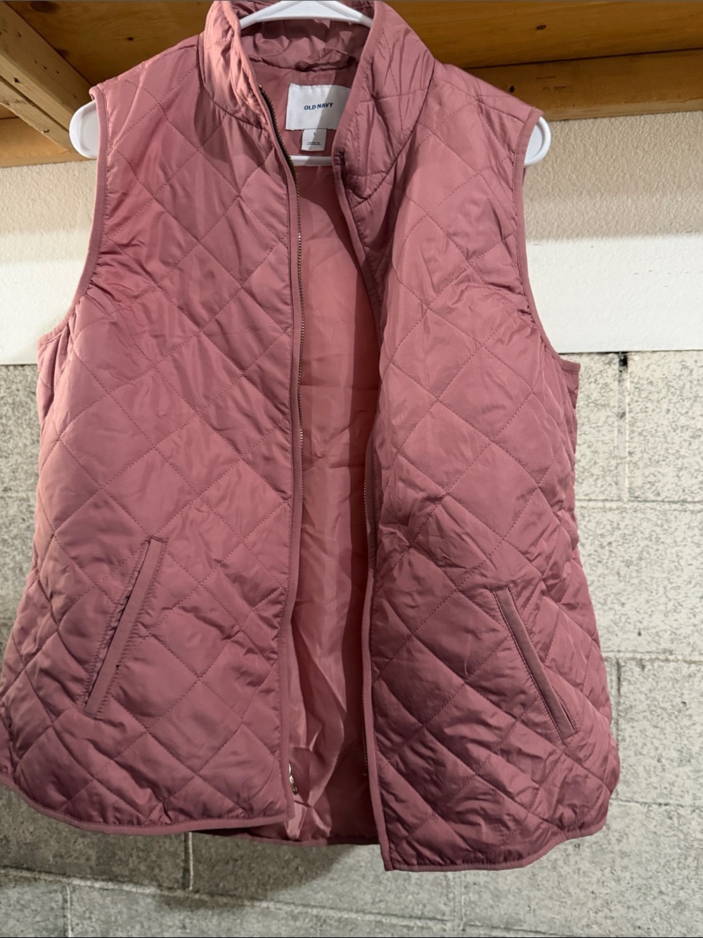 Old Navy Quilted Vest in Rose